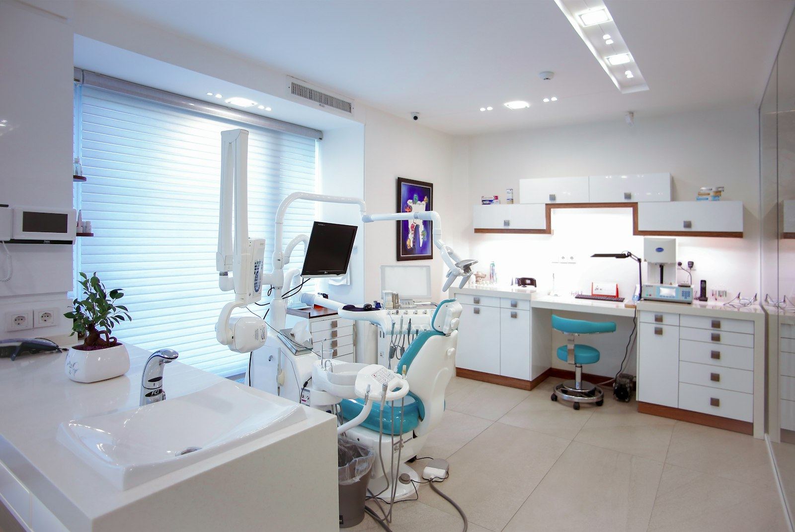 Permanent bonded retainer