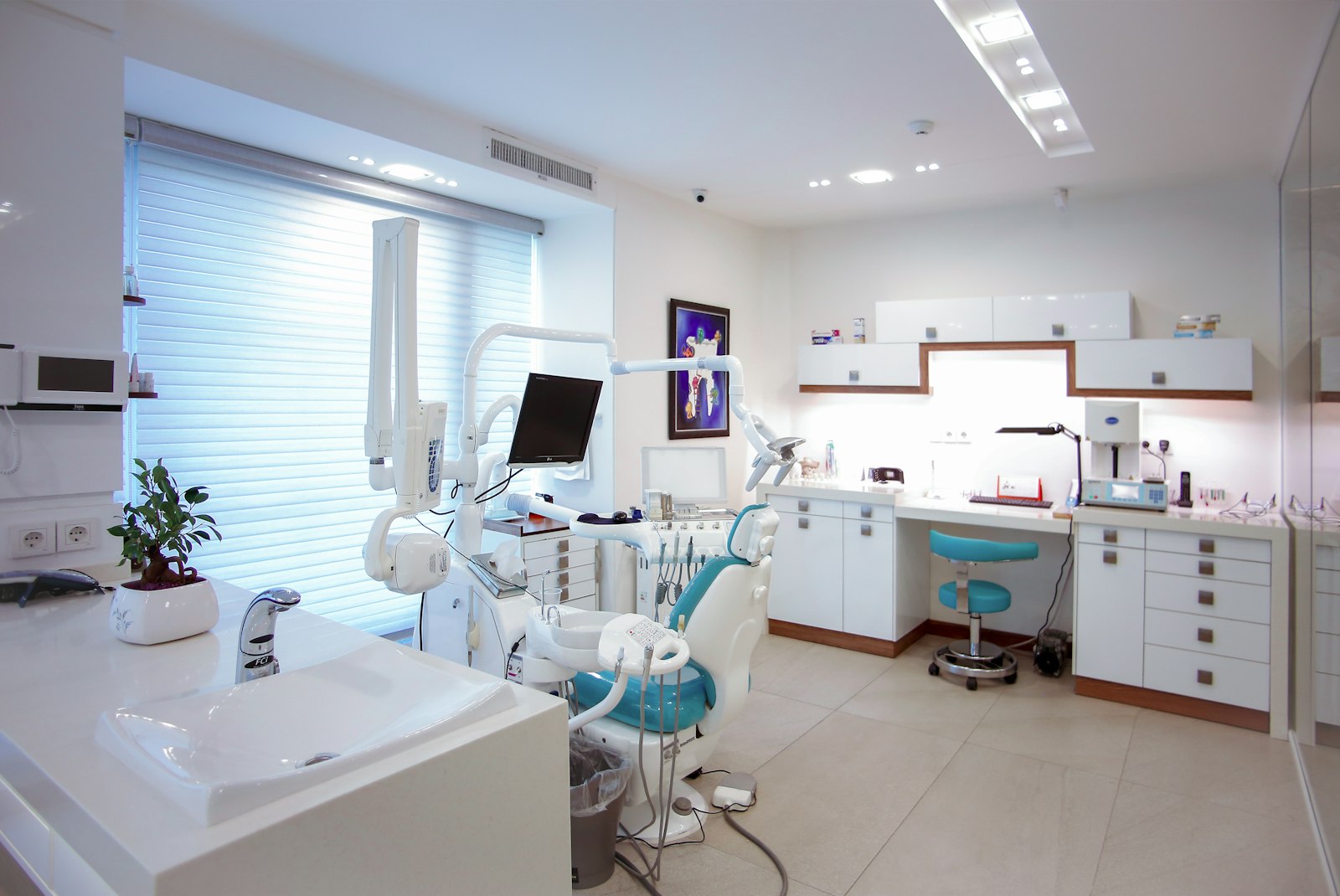 Permanent bonded retainer